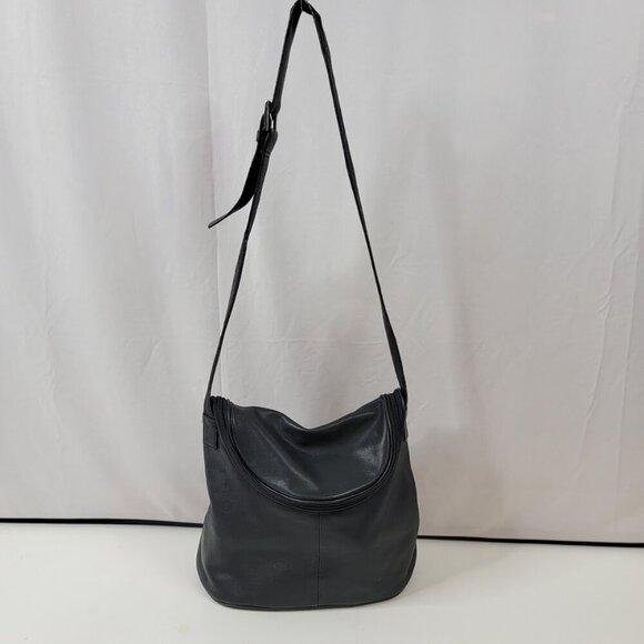 Maxx New York Black Leather Shoulder Bag – Sleek, Soft & Stylish Utility - Picture 2 of 10